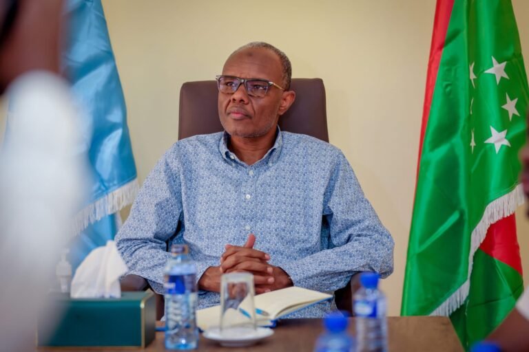 Maxeey ka wada Hadleen Madaxweyne Laftagareen iyo Saraakiisha Amniga Degmada Waajid.?