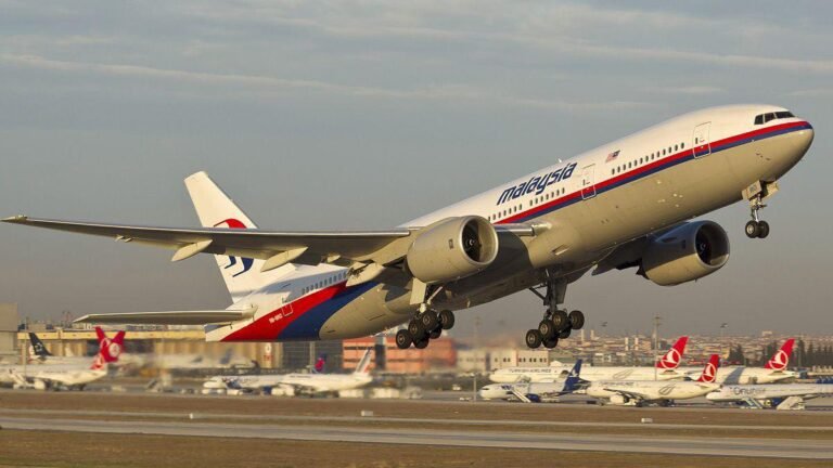 Dowladda Malaysia oo dib u bilaawday raadinta Diyaaradii Bur burtay ee Malaysia Airlines.