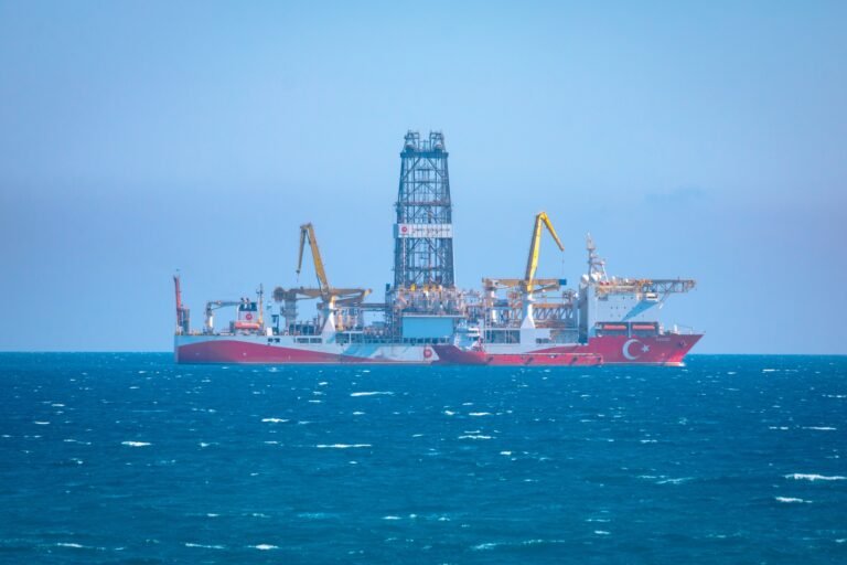 Turkiga oo billow  shidaalka Soomaaliya.