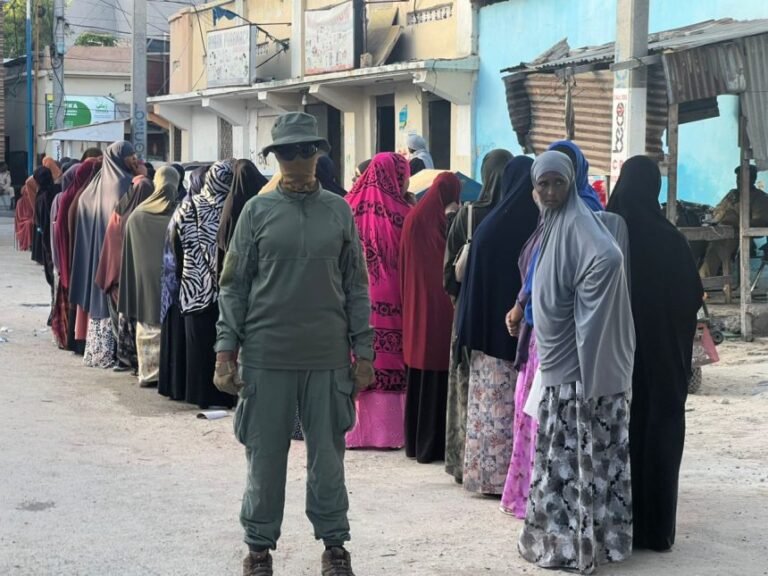 Shangani District Teems with Activity as Police Secure Early Queues for Mogadishu Polls