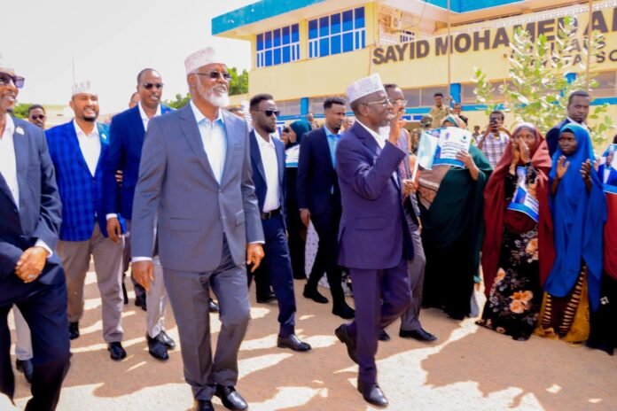 Sheekh Shariif  iyo wafdi uu hoggaaminayo ayaa gaaray Kismaayo