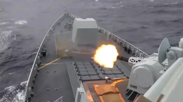 Shiinaha oo cudud milateri ku soo bandhigay, digniina u diraya ‘ciidamada gooni u goosadka.