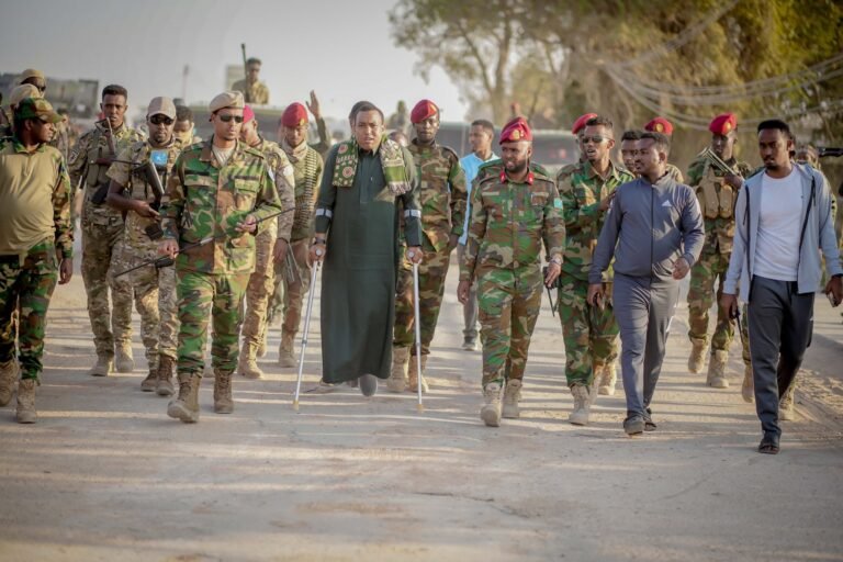 {DAAWO SAWIRADA}  Taliyaha Ciidamada Lugta Soomaaliya Oo Gaaray Sh-dhaxe.