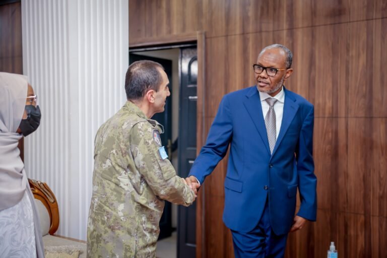 Madaxweyne Laftagareen oo Baydhabo ku qaabilay Wafdi uu Hogaaminayey Taliyaha Kulliyada Turksom.