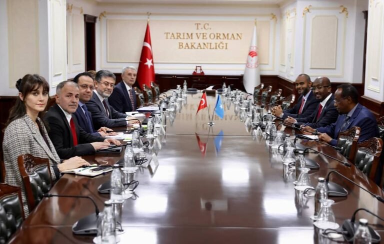 Wasiirada Kaluumeysiga Soomaaliya iyo Turkiga oo ka shiray Hirgilinta Heshiisyadii Hore loo galay.