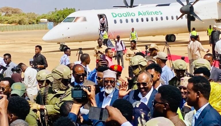 Madaxweynaha Puntland oo Gaaray Kismaayo.