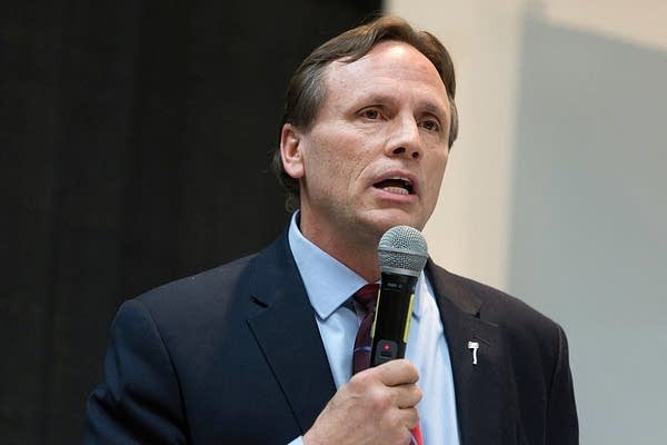 Senator Jim Abeler oo Donald Trump kula taliyay in uu la kulmo Bulshada Soomaalida ah?