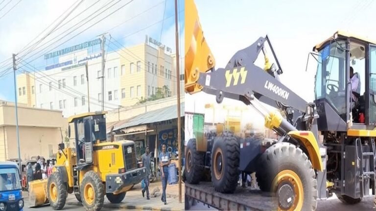 Xaraashka dhulka Iyo Dadka Muqdisho oo cagafyada ka cabsada.