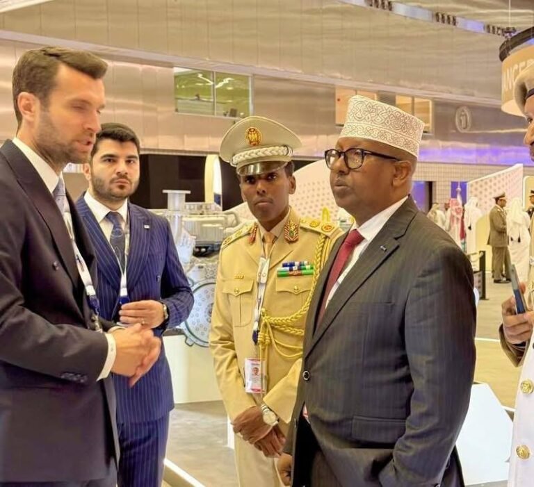 {DAAWO SAWIRADA} Wasiirka Gaashaandhigga Soomaaliya, oo booqasho shaqo ku jooga magaalada Dooxa ee dalka Qatar