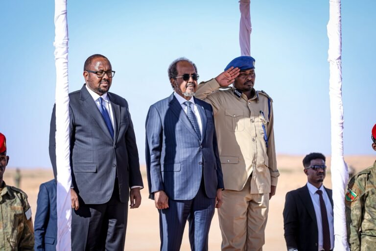 {DAAWO SAWIRADA} Madaxweyne Firdhiye oo Laascaanood ka soo sogootiyay Madaxweynaha iyo RW Soomaaliya.