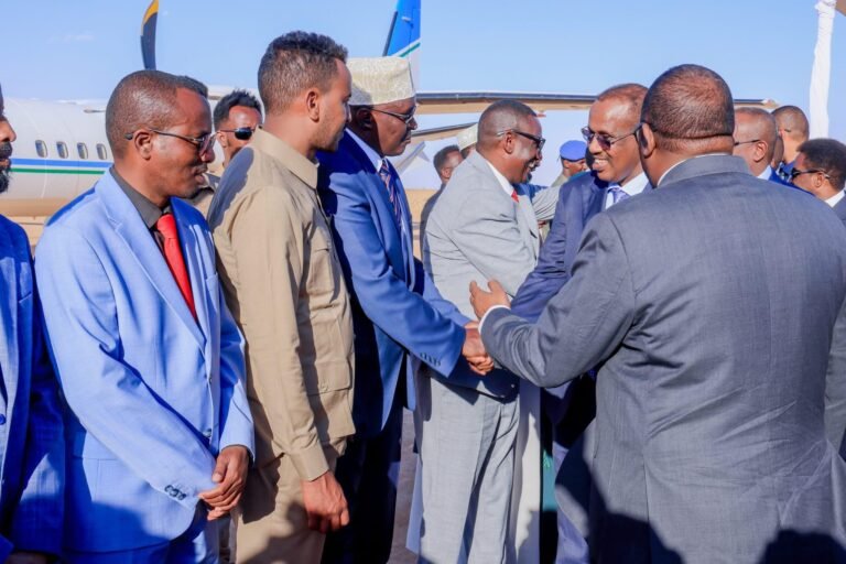 {DAAWO SAWIRADA} Dowladdii ugu horreysay ee wefti rasmi  ah u soo dirtay maamulka Waqooyi-bari.