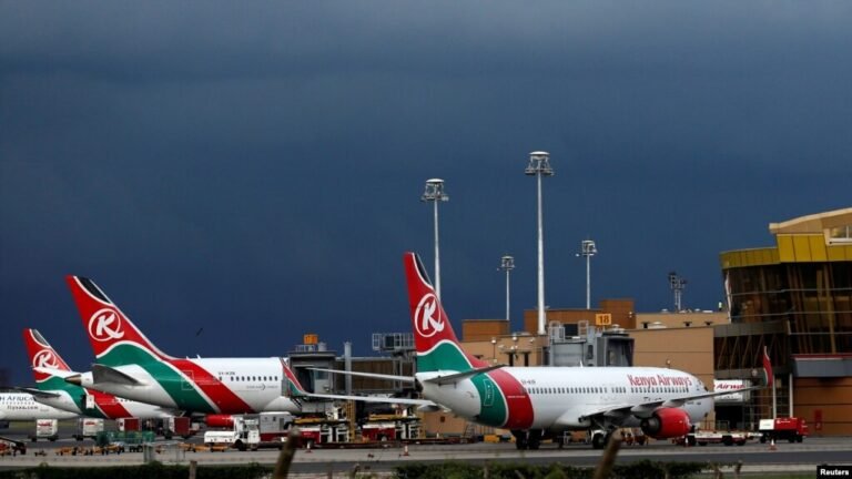 22 dhalinyaro Soomaali ah oo ilaa shalay ku xiran Garoonka Diyaaradaha Jomo Kenyatta ee magaalada Nairobi.