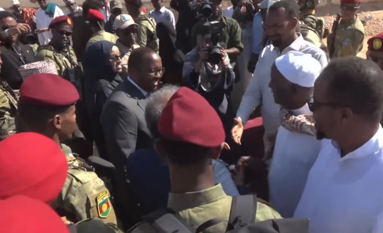 Madaxweyne  Xasan Sheekh &  RW Xamse   Ayaa Gaaray  Magaalada Laascaanood ee xarunta Maamulka Waqooyi Bari .