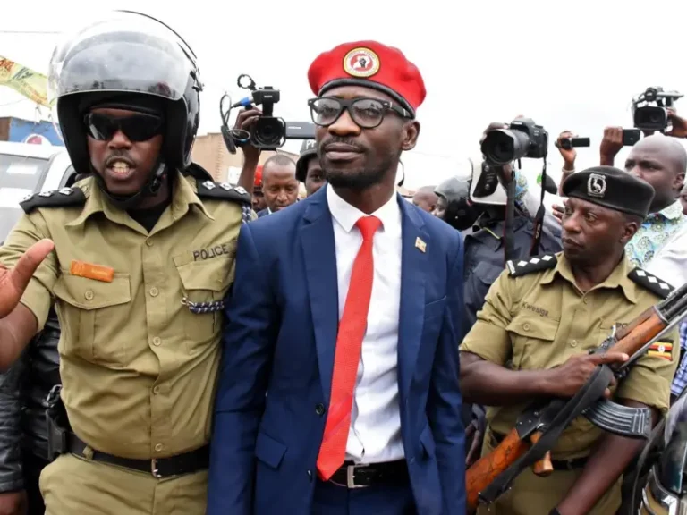 Qoyska hoggaamiyaha Mucaaradka Uganda oo la Afduubay.