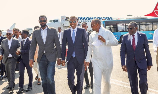 Raysul Wasaare Xamse Cabdi Barre iyo wafdi uu hoggaaminaayo ayaa maanta ku wajahan magaalada Laascaanood