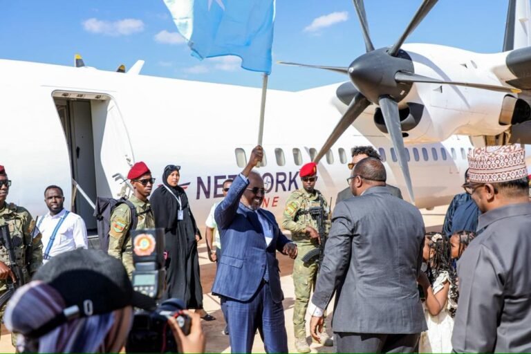 Somali president attends inauguration of Northeast state leader in Las Anod.