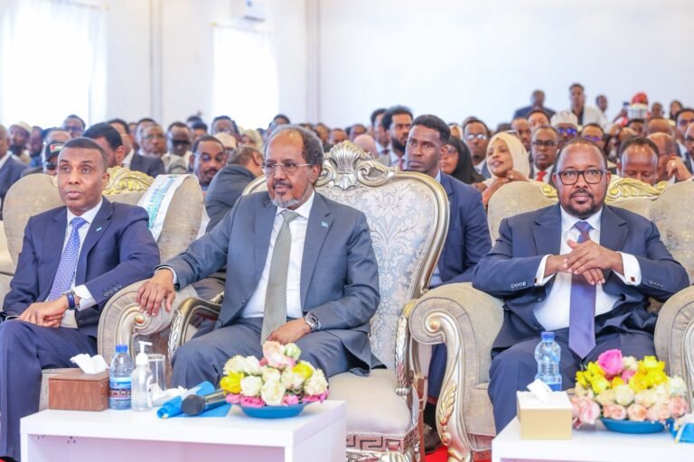 Madaxweynaha Iyo RW Soomaaliya oo ka qeyb galay Caleemo-saarka Madaxweynaha Waqooyi Bari Soomaaliya.