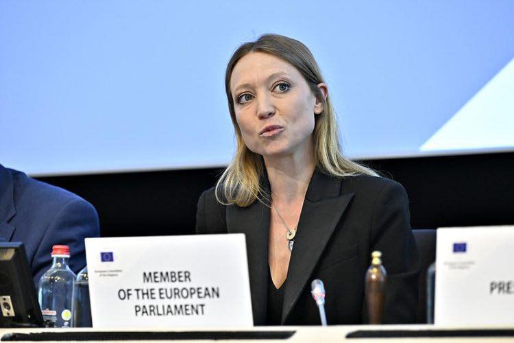 Yurub oo Cadeysay  in ay halis kala kulmayaan ku tiirsanaanta Mareykanka.