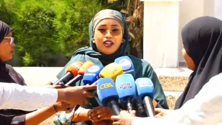 {DAAWO MUUQAALKA} Xildhibaanada Qaar waxay Billaabeen ineey jirkeeyka Ka hadlaan ”Xildhibaan Qaali”