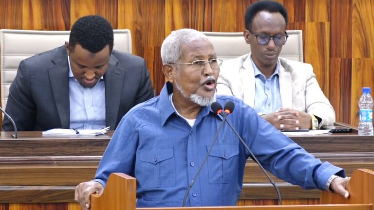 {DAAWO MUUQAALKA} Senatar Muuse ”G/Banaadir waa in uu noqdaa Maamul Goboleed”