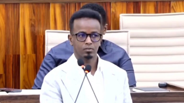 {DAAWO MUUQAALKA} ”Wadamada kale ee Caalamka Dhalin yaro ayaa Hogaamisa Soomaaliya maxaa loogu Diidan yahay ”W/Cumar