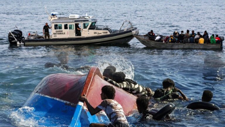 {DAAWO MUUQAALKA} Tahriibayaal Meeydkooda laga helay Badda.