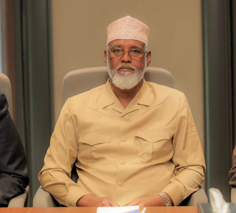 Madaxweyne Axmed Madoobe oo goordhaw  ka safrey magaalada Muqdisho.