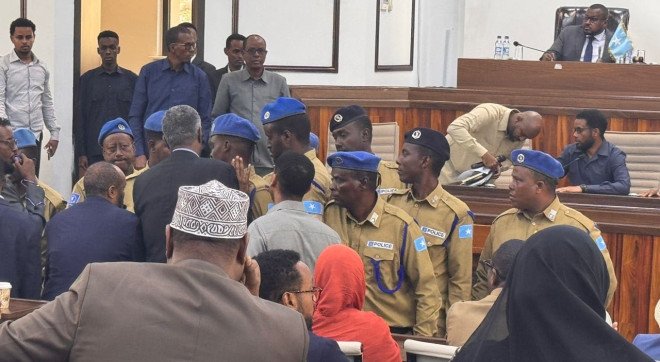 Buuq markale kadhashay fadhiga Golaha Shacabka .