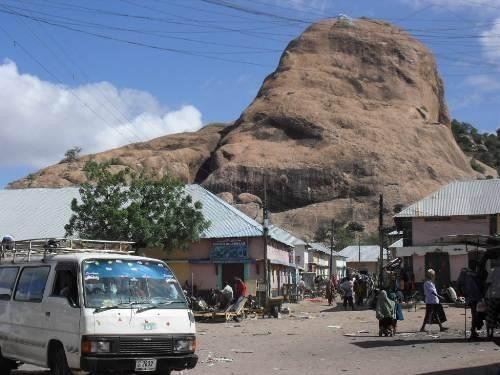 Maxay yahay Xiisada u dhaxaysa DG Koofur Galbeed & Maamulka Buurhakaba ?