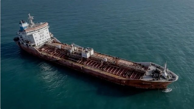 Iiraan oo qabatay laba markab oo shidaal qaada xilli ay ku sugnaayeen Gacanka Faaris.