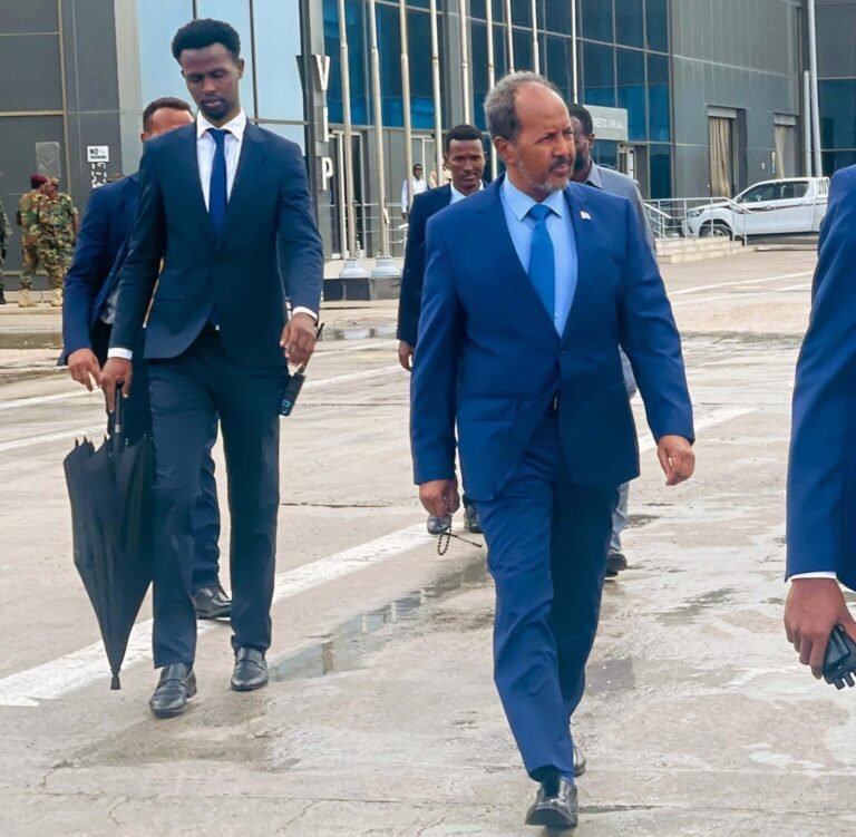 Madaxweyne Xasan Shiikh ayaa la filayaa inuu u safro magaalada Adis Ababa ee caasimadda dalka Itoobiya .