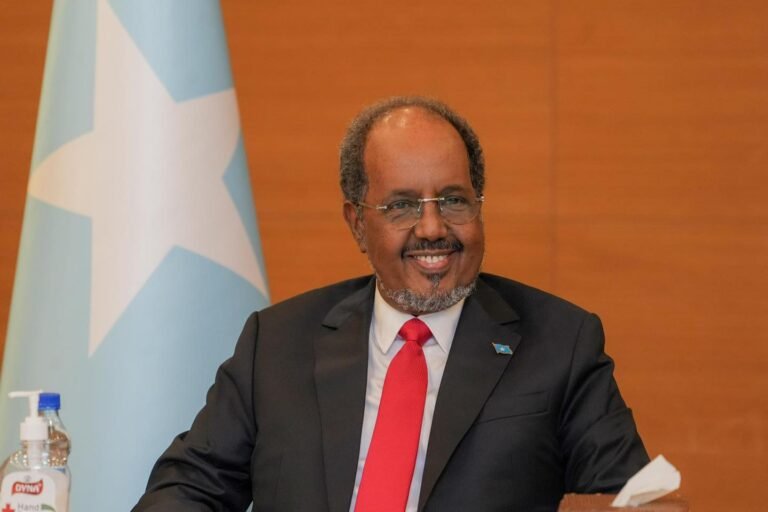 Madaxweyne Xasan shiikh oo ka qeeyb galayo Shir madaxeedka EAC oo maanta ka furmaya Tanzania