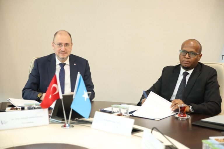 Soomaaliya & Turkiga oo Heshiis Cusub kala Saxiixday.