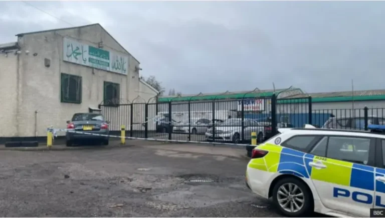 Wararkii ugu Dambeeyay Wiil lagu dilay masaajid hortiisa