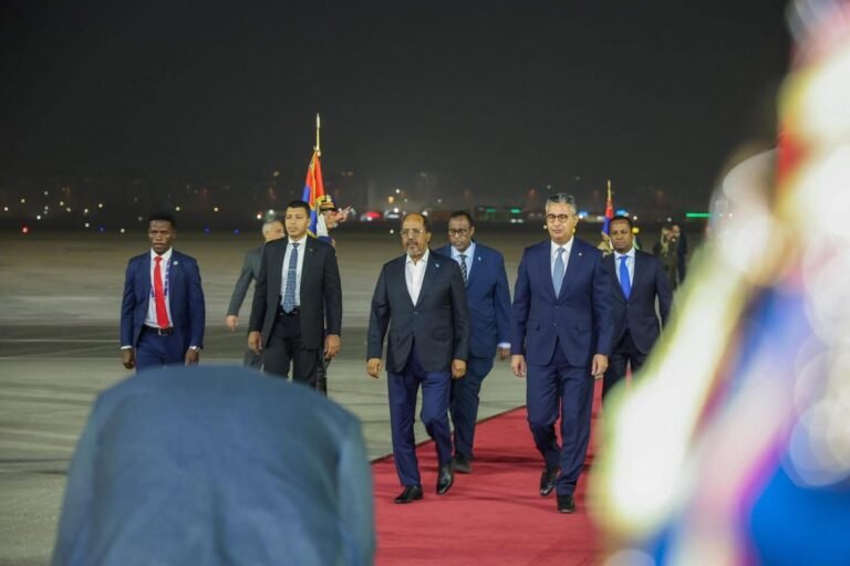 Madaxweynaha Soomaaliya, oo caawa booqasho rasmi ah ugu bilaabatay magaalada Qaahira.