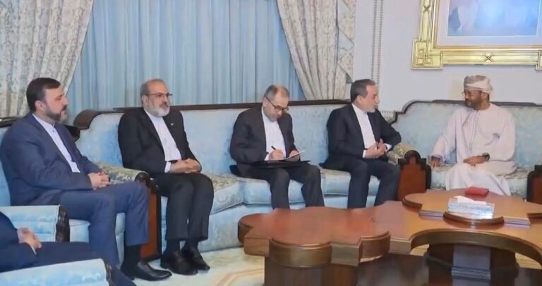 Wadahadalladii u dhaxeeyay Mareykanka iyo Iiraan oo soo gabagabeeyay.