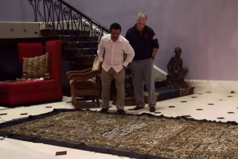 iridka guriga Jeffrey Epstein oo la dhigay Marada Kacbada Lagu daboolo iyo Hadal Hayn xoogan oo ka dhalatay.