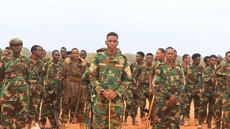 {DAAWO MUUQAALKA}  Ciidamadii Maxaas AS ka Saari lahaa oo lasoo Bandhigay.