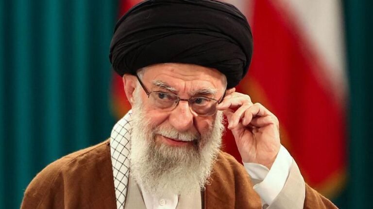 Kumuu ahaa Ayatollah Cali Khamenei.?