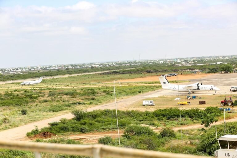 Dowladda Federaalka hakisay Diyaaradihii aadi jiray Baydhabo.