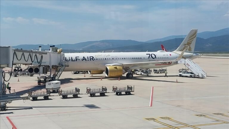 Baxrayn oo diyaarado rakaab iyo kuwa xamuul ah ka baxay garoonka diyaaradaha Baxreeyn.