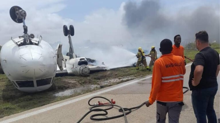 Diyaarad ku burburtay xadka Peru