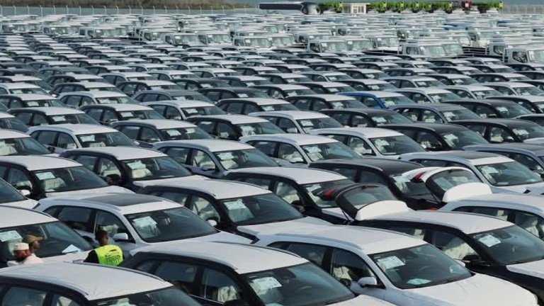 {DAAWO MUQAALKA} In ka badan 4,000 gaari oo loo waday Imaaraadka ayaa Cabsi darteed loogu dajiyay Kenya.