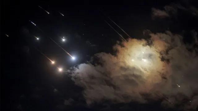 WAR DEG DEG AH: Iraan oo gantaalo ku garaacday Kuwait.