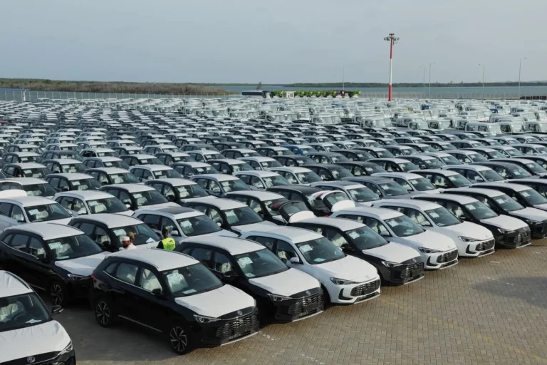 Gawaari u socotay Imaaraatka oo laga dejiyay Kenya.