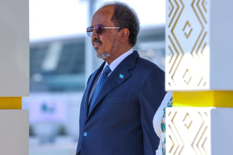 Madaxweyne Somalia oo u safray dalka Jabuuti