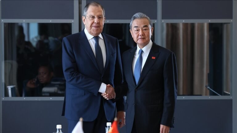 Ruushka iyo Shiinaha ayaa cambaareeyay weerarrada Maraykanka iyo Israa’iil ku qaadeen Iiraan.