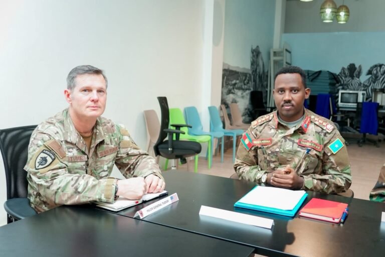 Kulan Muqdisho ku dhaxmaray Taliyaha Ciidanka XDS iyo Taliyaha Taliska Hawlgallada Gaarka ah ee Mareeykanka.