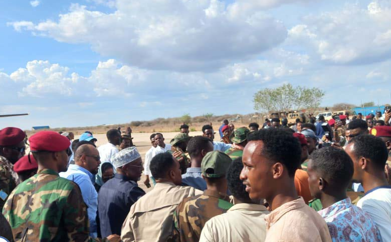 Wafdi sare oo uu hoggaaminayo Guddoomiyaha Golaha Shacabka oo gaarey Baydhabo.