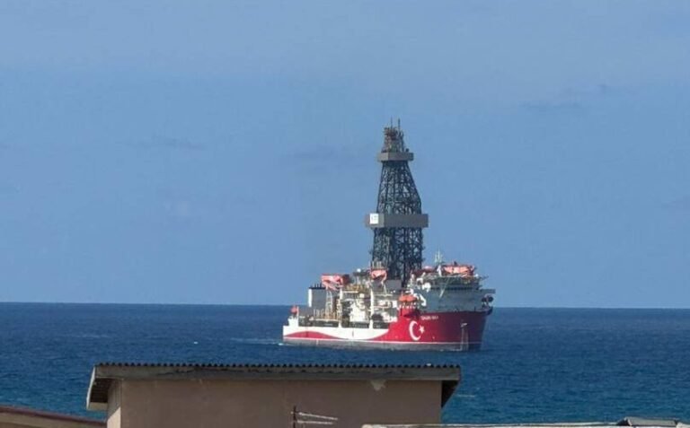 Markabkii qodi lahaa Shidaalka Soomaaliya oo soo gaaray Dekadda Muqdisho